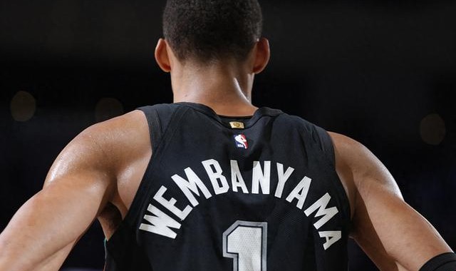 世界杯比赛在线观看平台-文班你太狠了，仅用8分钟，就达成80年NBA独一无二纪录，冲击MVP|公牛|文班亚马|马刺|圣安东尼奥马刺队|NBA常规赛_新浪体育_新浪新闻